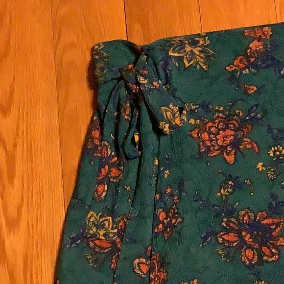 Maurice’s floral teal combo skirt, size large in excellent condition. - Picture 2 of 7